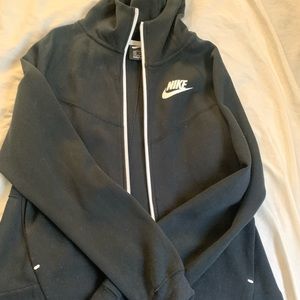 Black women’s Nike tech fleece jacket
